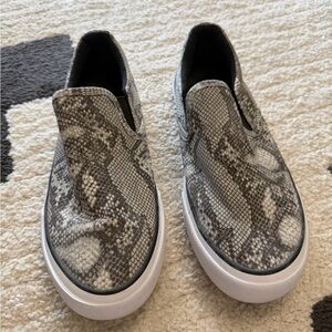 Magellan Outdoors Gray Slip-On Sneakers